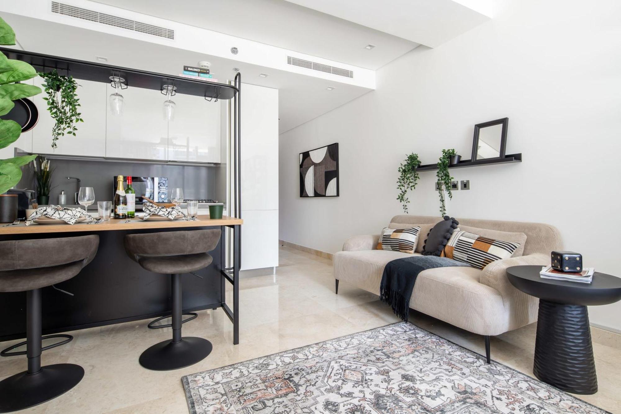 Frank Porter - The Sterling East Apartment Dubai